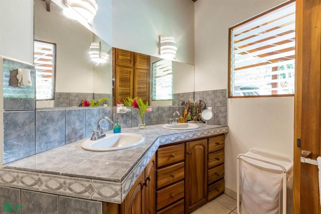 Exceptional Private Retreat in Atenas