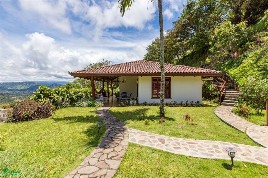 Exceptional Private Retreat in Atenas