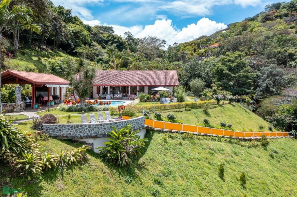 Exceptional Private Retreat in Atenas