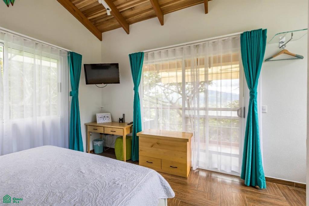 Exceptional Private Retreat in Atenas