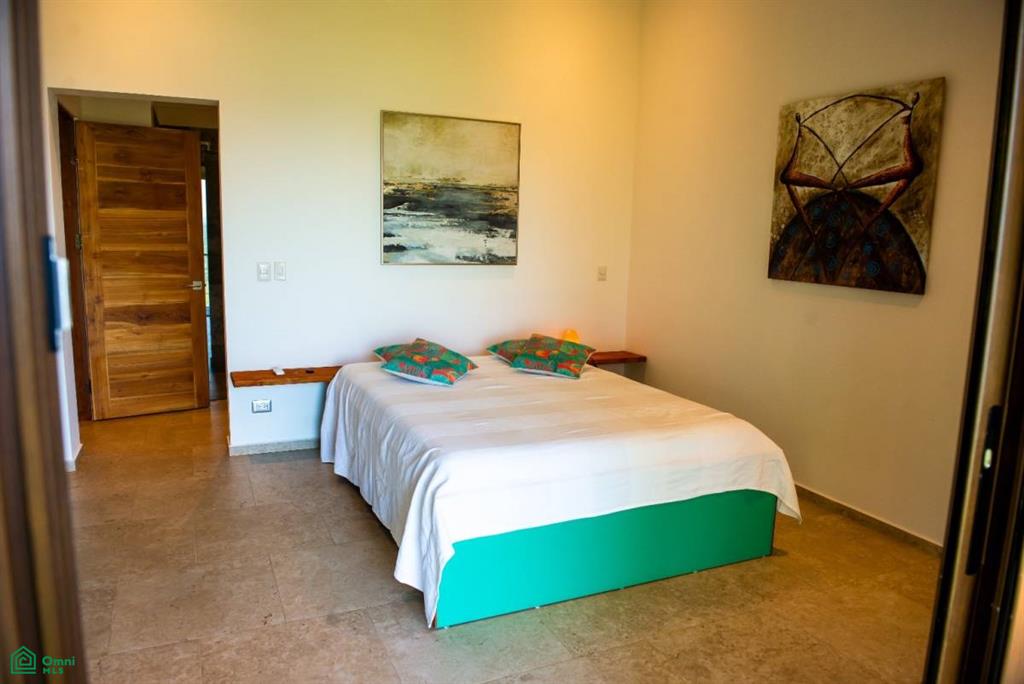 Spectacular Oceanview Retreat in Bellevue Isla Tortuga