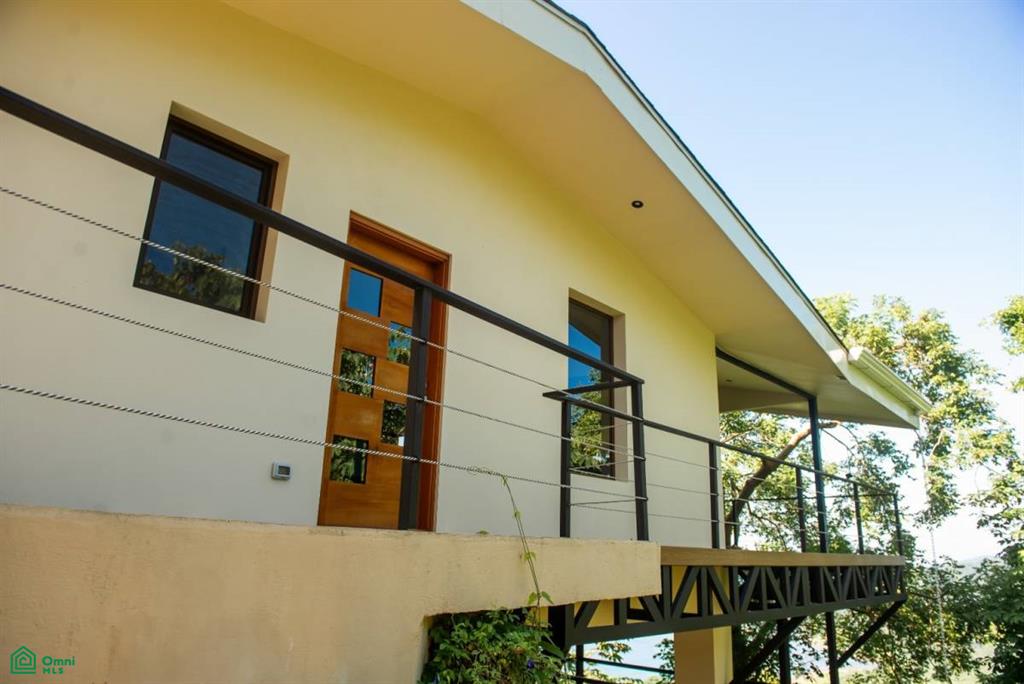 Spectacular Oceanview Retreat in Bellevue Isla Tortuga