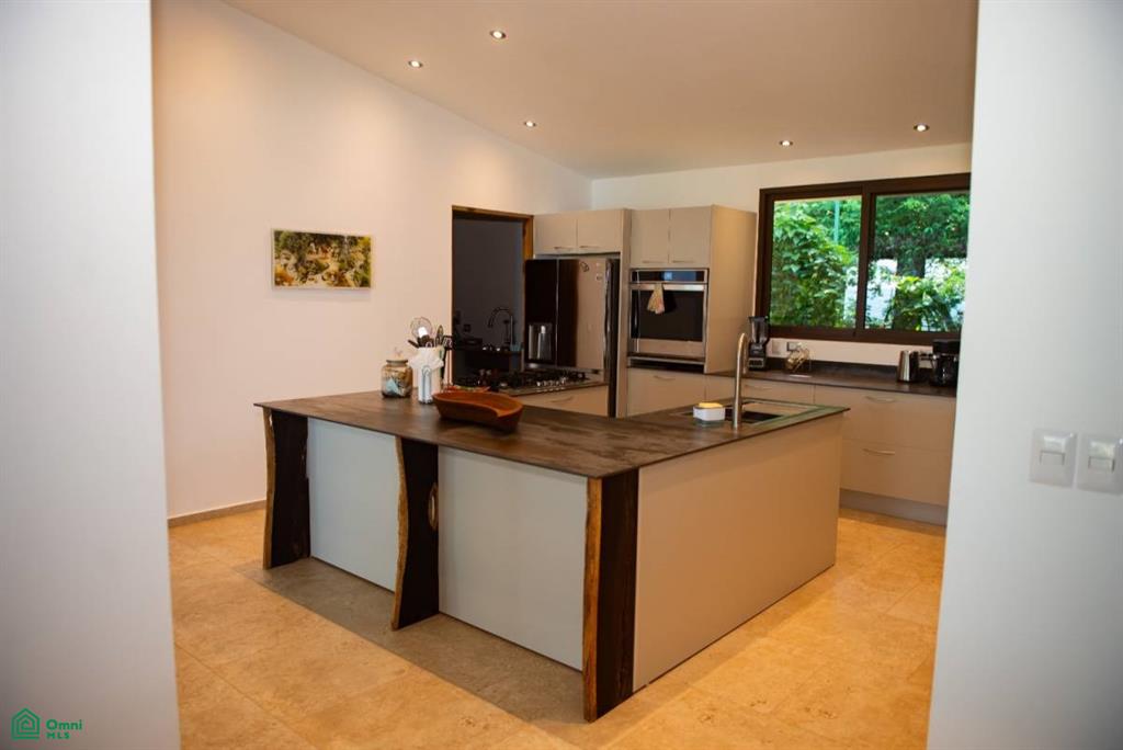 Spectacular Oceanview Retreat in Bellevue Isla Tortuga