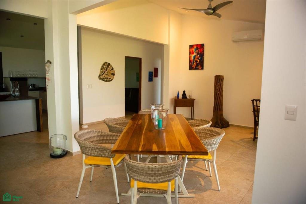 Spectacular Oceanview Retreat in Bellevue Isla Tortuga