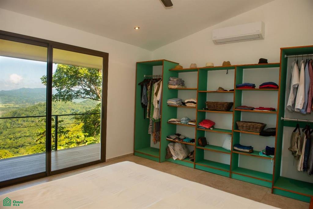 Spectacular Oceanview Retreat in Bellevue Isla Tortuga