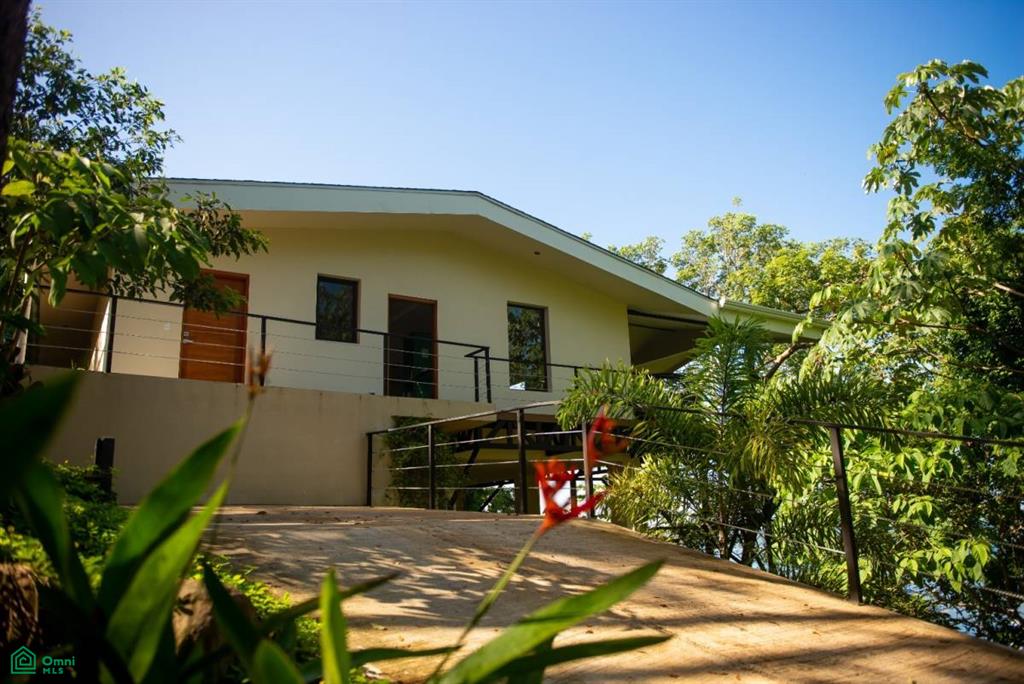 Spectacular Oceanview Retreat in Bellevue Isla Tortuga