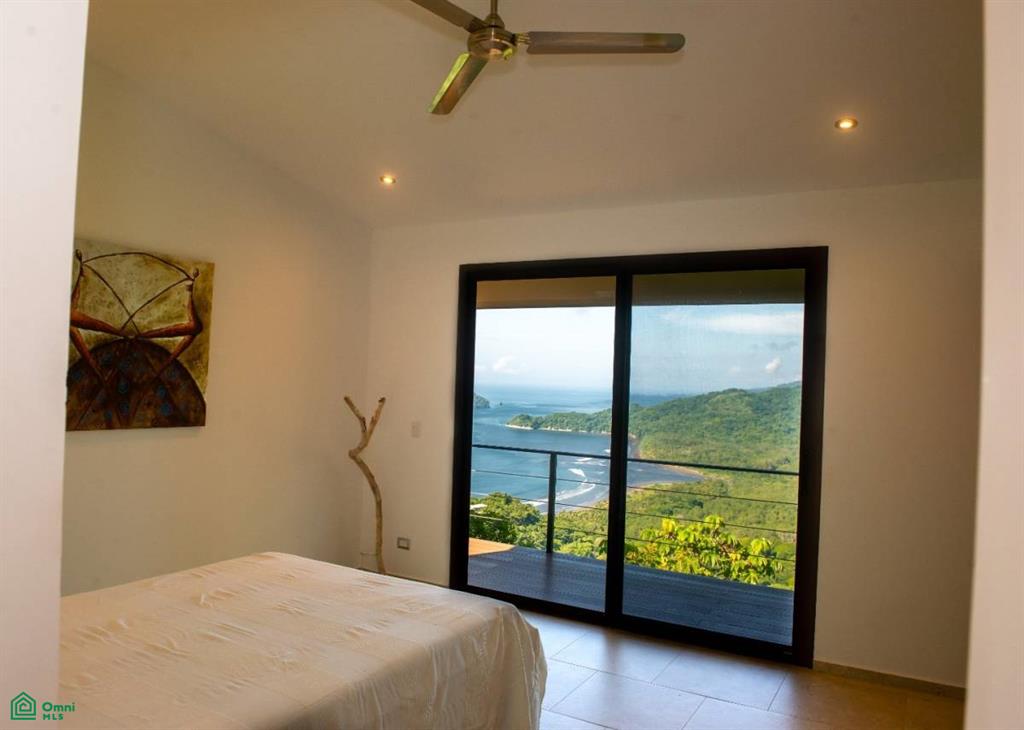 Spectacular Oceanview Retreat in Bellevue Isla Tortuga