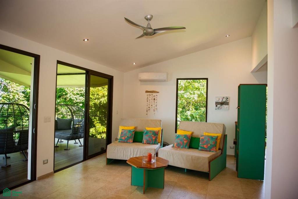 Spectacular Oceanview Retreat in Bellevue Isla Tortuga