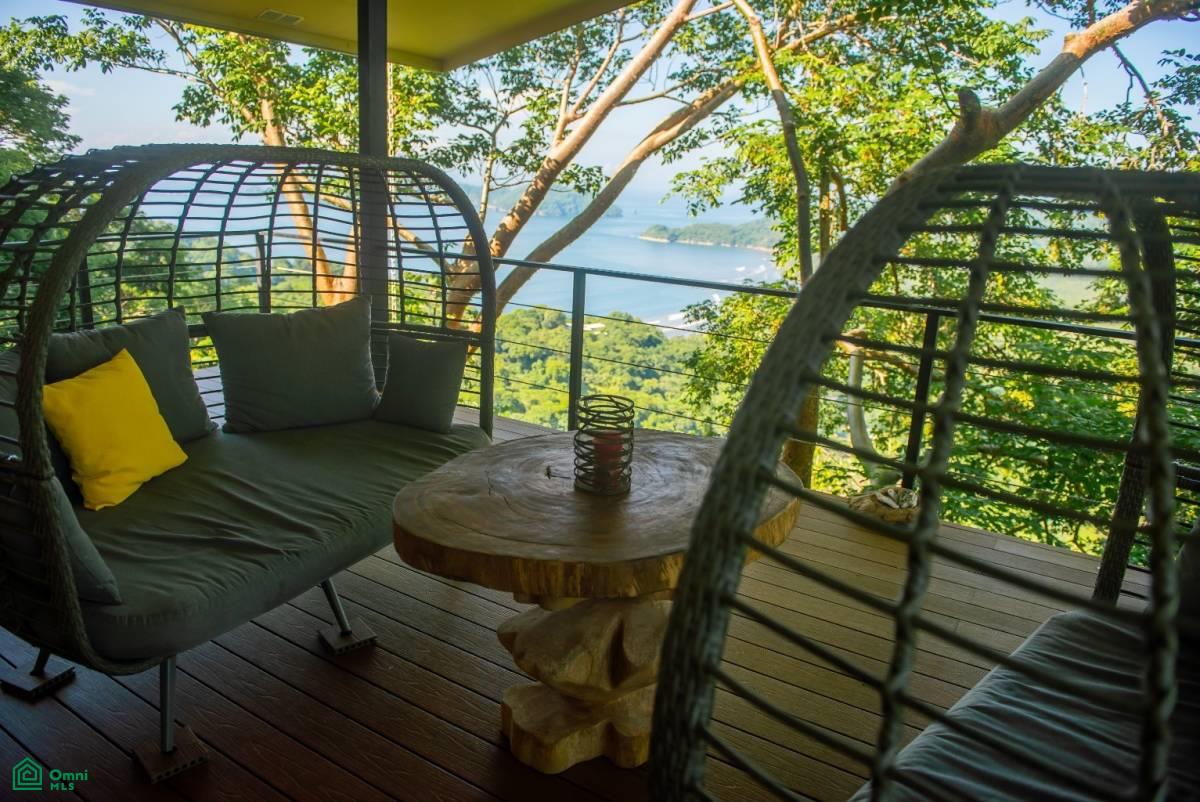 Spectacular Oceanview Retreat in Bellevue Isla Tortuga