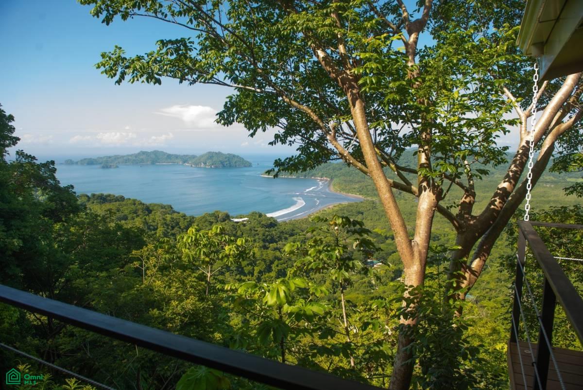 Spectacular Oceanview Retreat in Bellevue Isla Tortuga