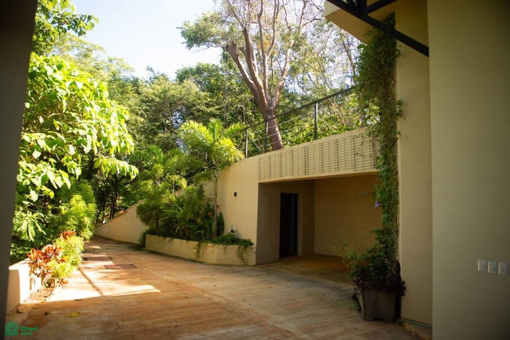 Spectacular Oceanview Retreat in Bellevue Isla Tortuga