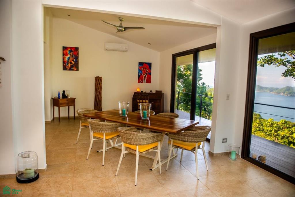 Spectacular Oceanview Retreat in Bellevue Isla Tortuga