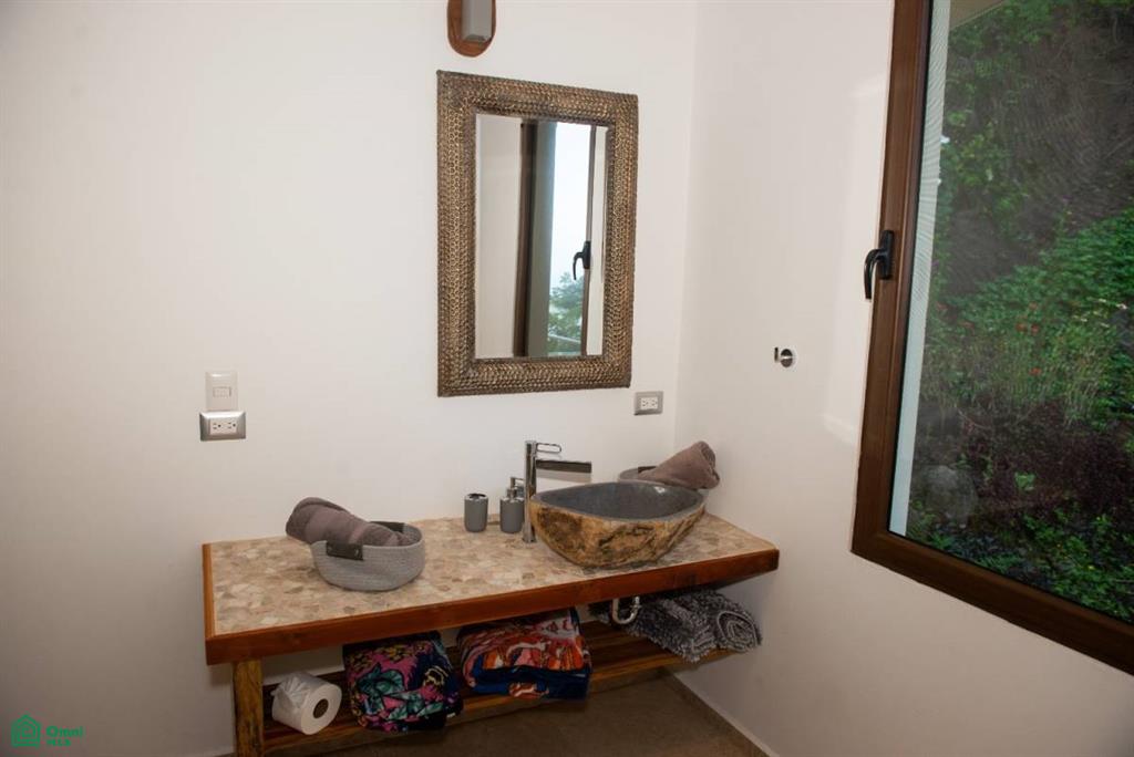 Spectacular Oceanview Retreat in Bellevue Isla Tortuga