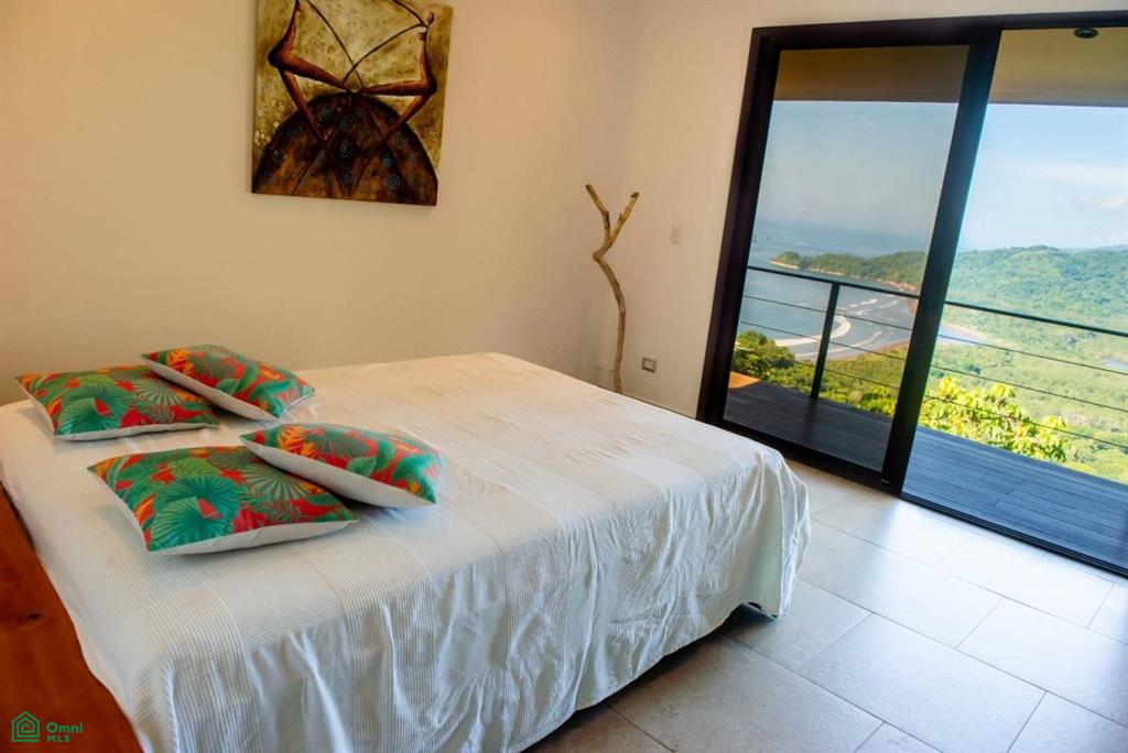 Spectacular Oceanview Retreat in Bellevue Isla Tortuga