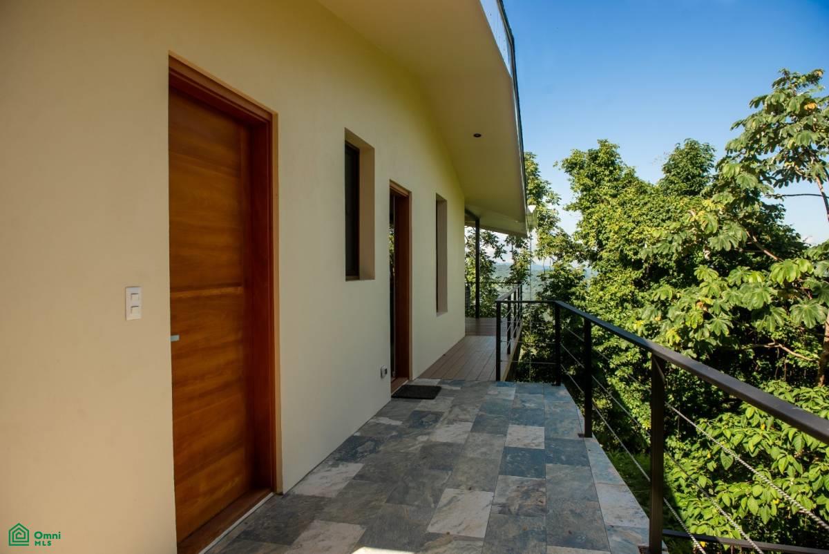 Spectacular Oceanview Retreat in Bellevue Isla Tortuga