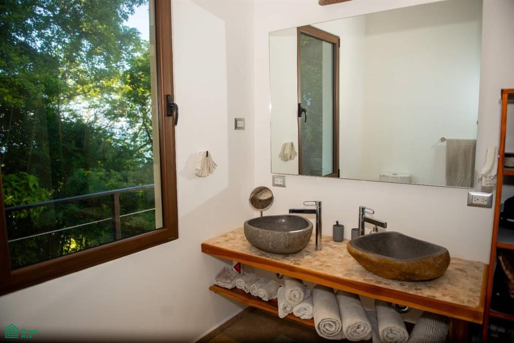 Spectacular Oceanview Retreat in Bellevue Isla Tortuga