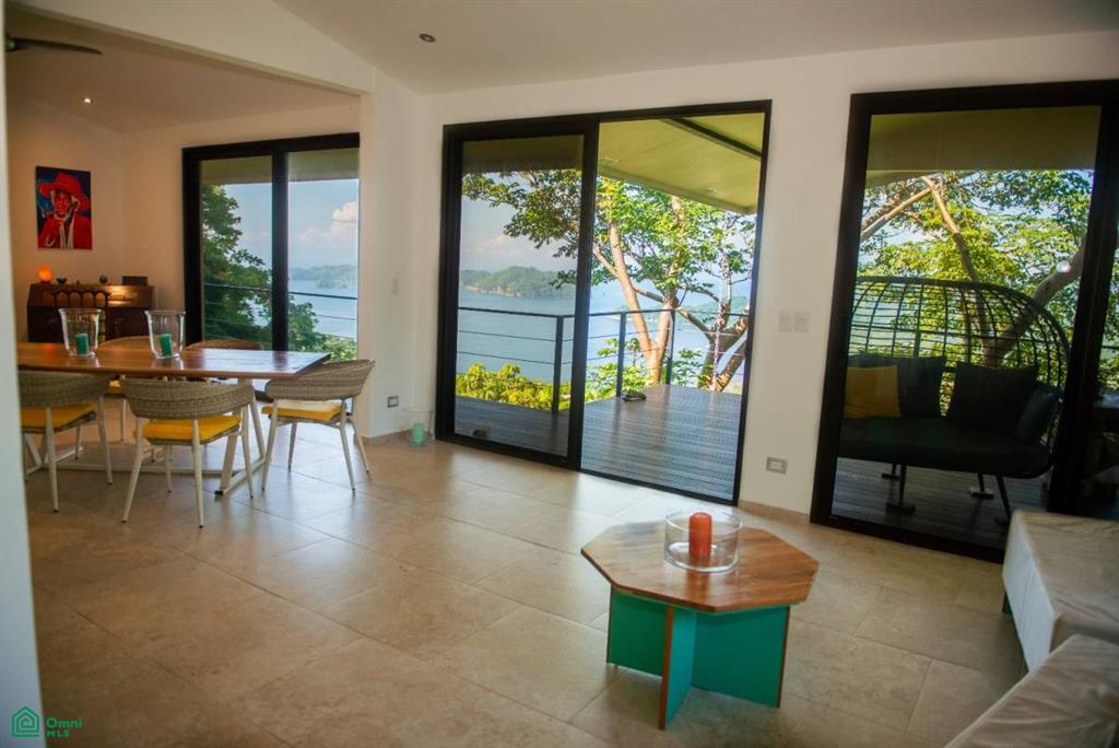 Spectacular Oceanview Retreat in Bellevue Isla Tortuga