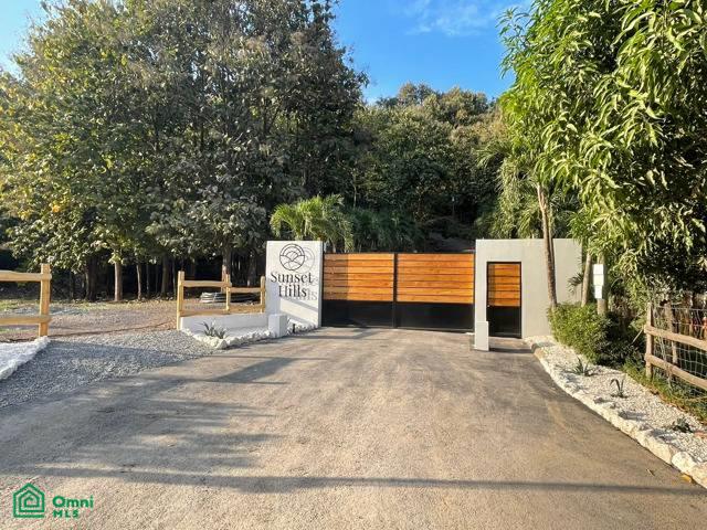 Sunset Hills #9, Paquera