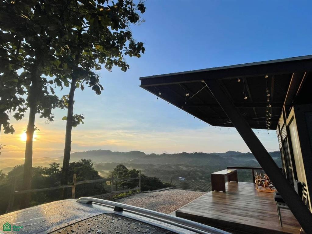 Sunset Hills #9, Paquera