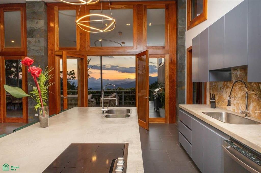 Stunning Luxury Mountain Villa, Chimirol , Rivas, Perez Zeledon, San Jose