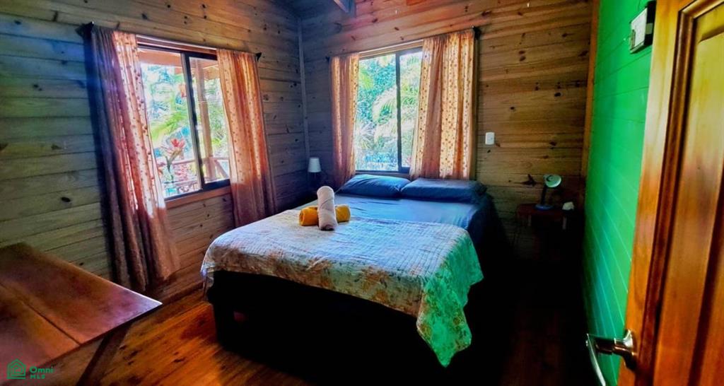 Tropical Jungle Oasis with 8 Cabinas & Pool in Prime Uvita Location , Bahía Ballena, Osa, Puntarenas