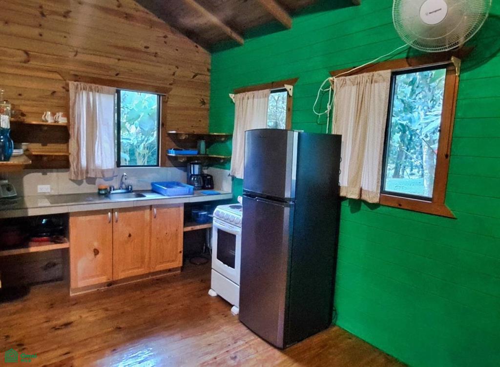 Tropical Jungle Oasis with 8 Cabinas & Pool in Prime Uvita Location , Bahía Ballena, Osa, Puntarenas