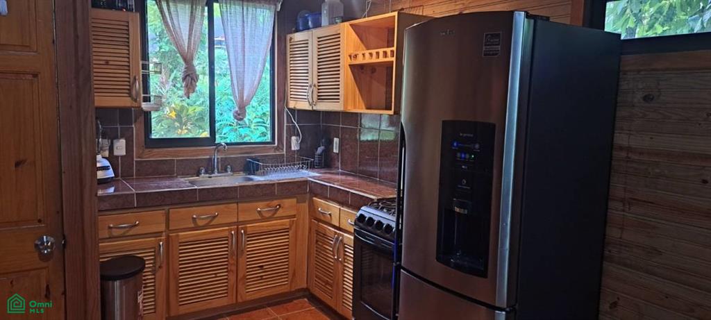 Tropical Jungle Oasis with 8 Cabinas & Pool in Prime Uvita Location , Bahía Ballena, Osa, Puntarenas