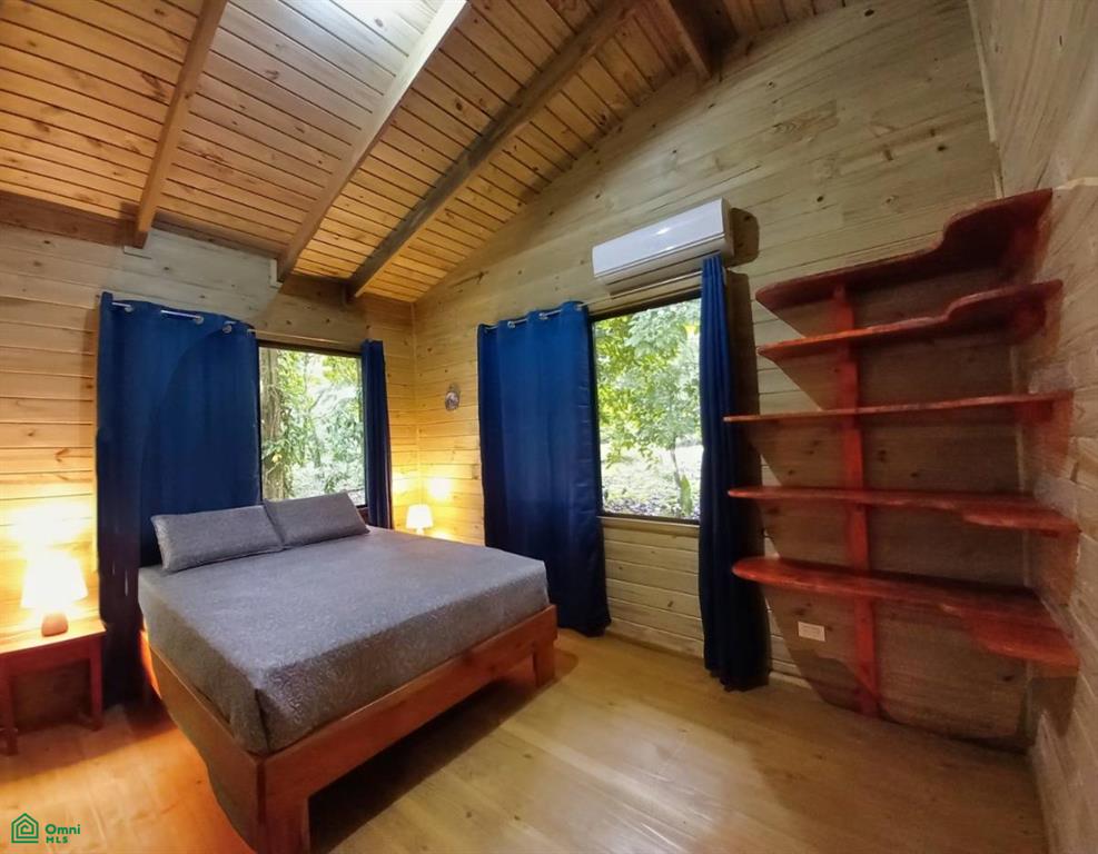 Tropical Jungle Oasis with 8 Cabinas & Pool in Prime Uvita Location , Bahía Ballena, Osa, Puntarenas