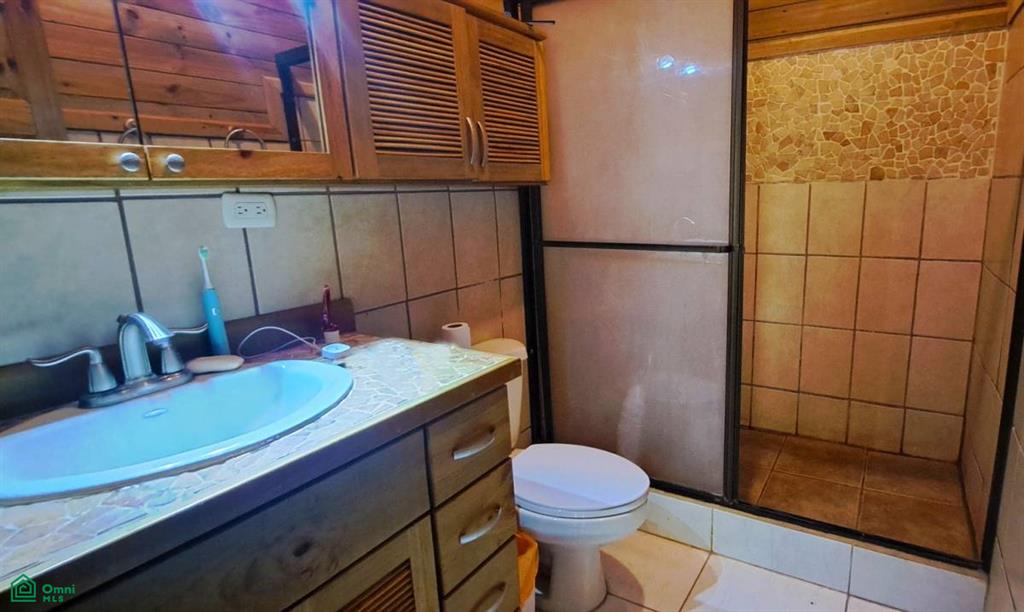 Tropical Jungle Oasis with 8 Cabinas & Pool in Prime Uvita Location , Bahía Ballena, Osa, Puntarenas