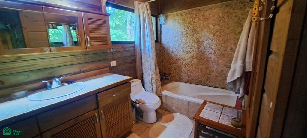 Tropical Jungle Oasis with 8 Cabinas & Pool in Prime Uvita Location , Bahía Ballena, Osa, Puntarenas