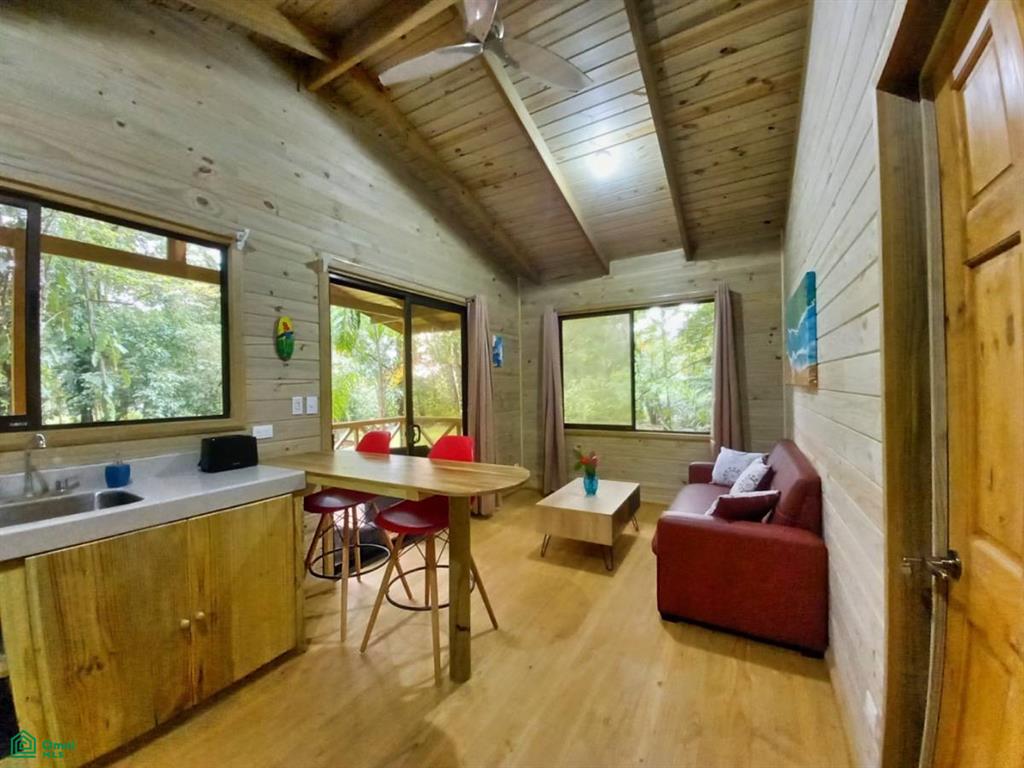 Tropical Jungle Oasis with 8 Cabinas & Pool in Prime Uvita Location , Bahía Ballena, Osa, Puntarenas