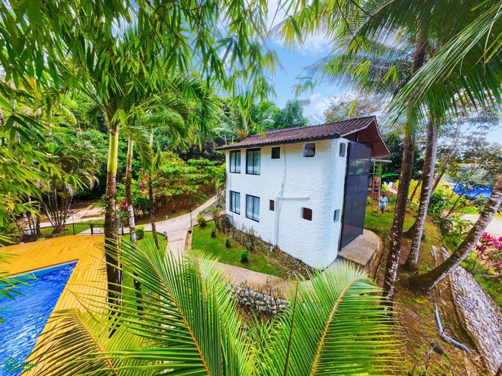 Turnkey 10-Bedroom Airbnb Investment with Pool & Commercial Potential in Ojochal , Puerto Cortés, Osa, Puntarenas