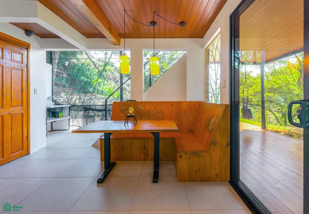 Turnkey 10-Bedroom Airbnb Investment with Pool & Commercial Potential in Ojochal , Puerto Cortés, Osa, Puntarenas