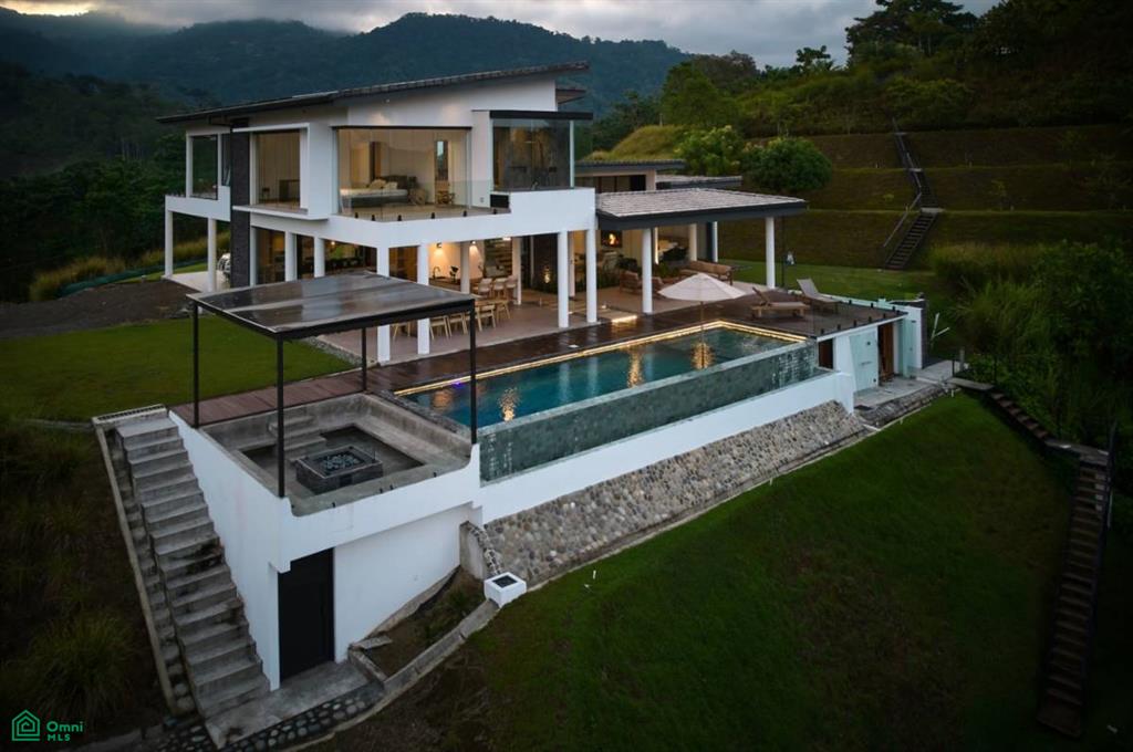 Luxury Retreat in Ojochal Villa Sunset del Mar