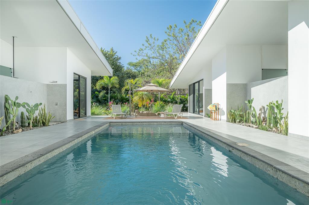 Vida Hermosa | A Private Sanctuary Steps from the Surf