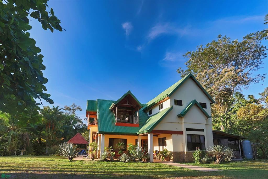 Exclusive Cacao Farm & Luxury Retreat