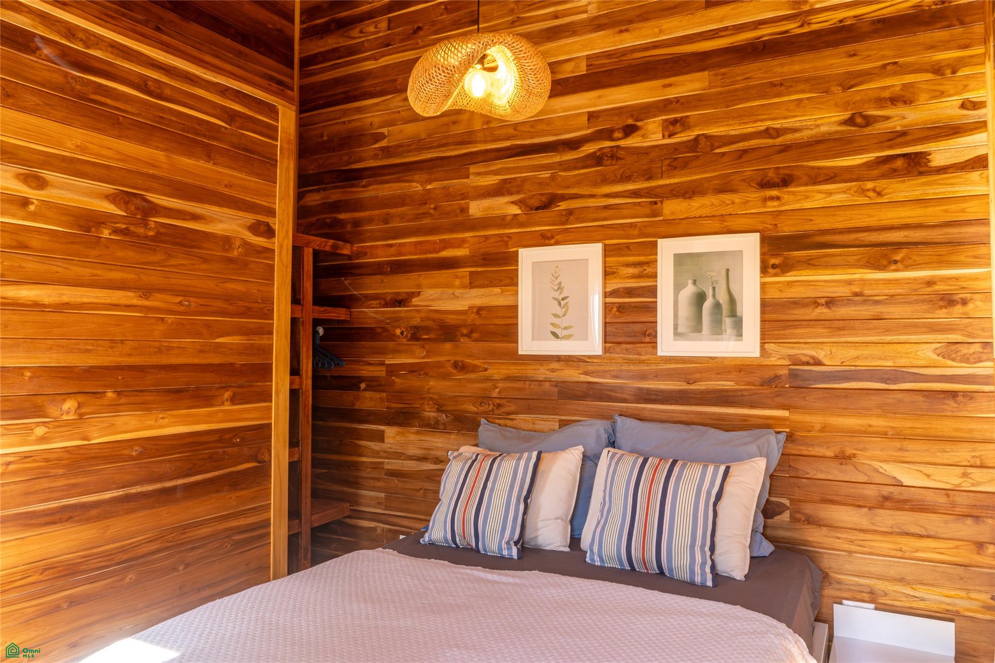 Pura Vida Home