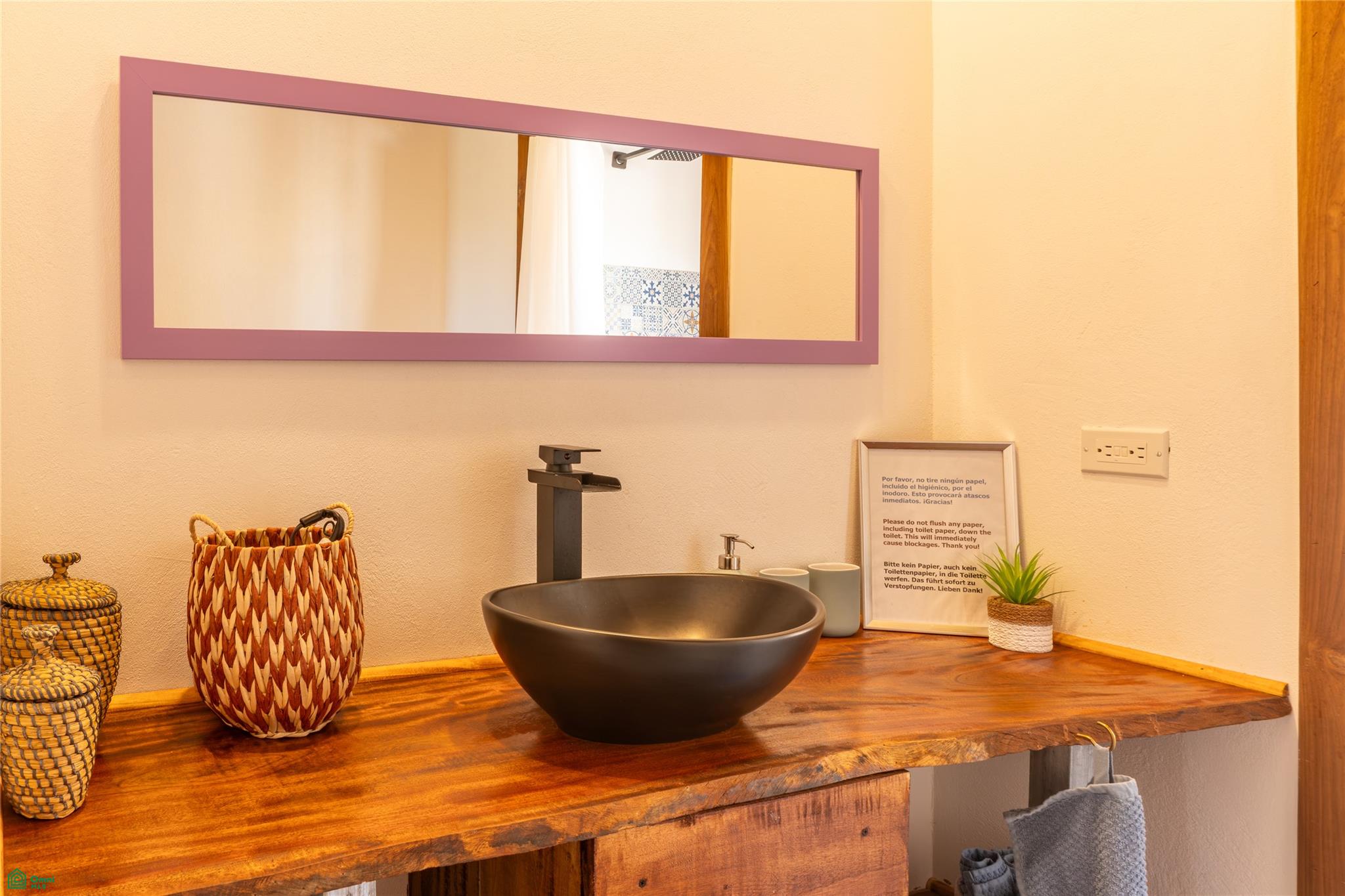 Pura Vida Home