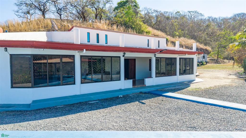 Finca Luna y Sol | Home with 185 Acres