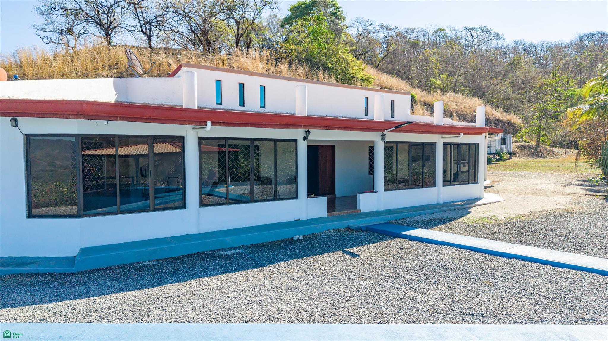 Finca Luna y Sol | Home with 185 Acres