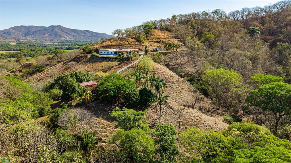 Finca Luna y Sol | Home with 185 Acres