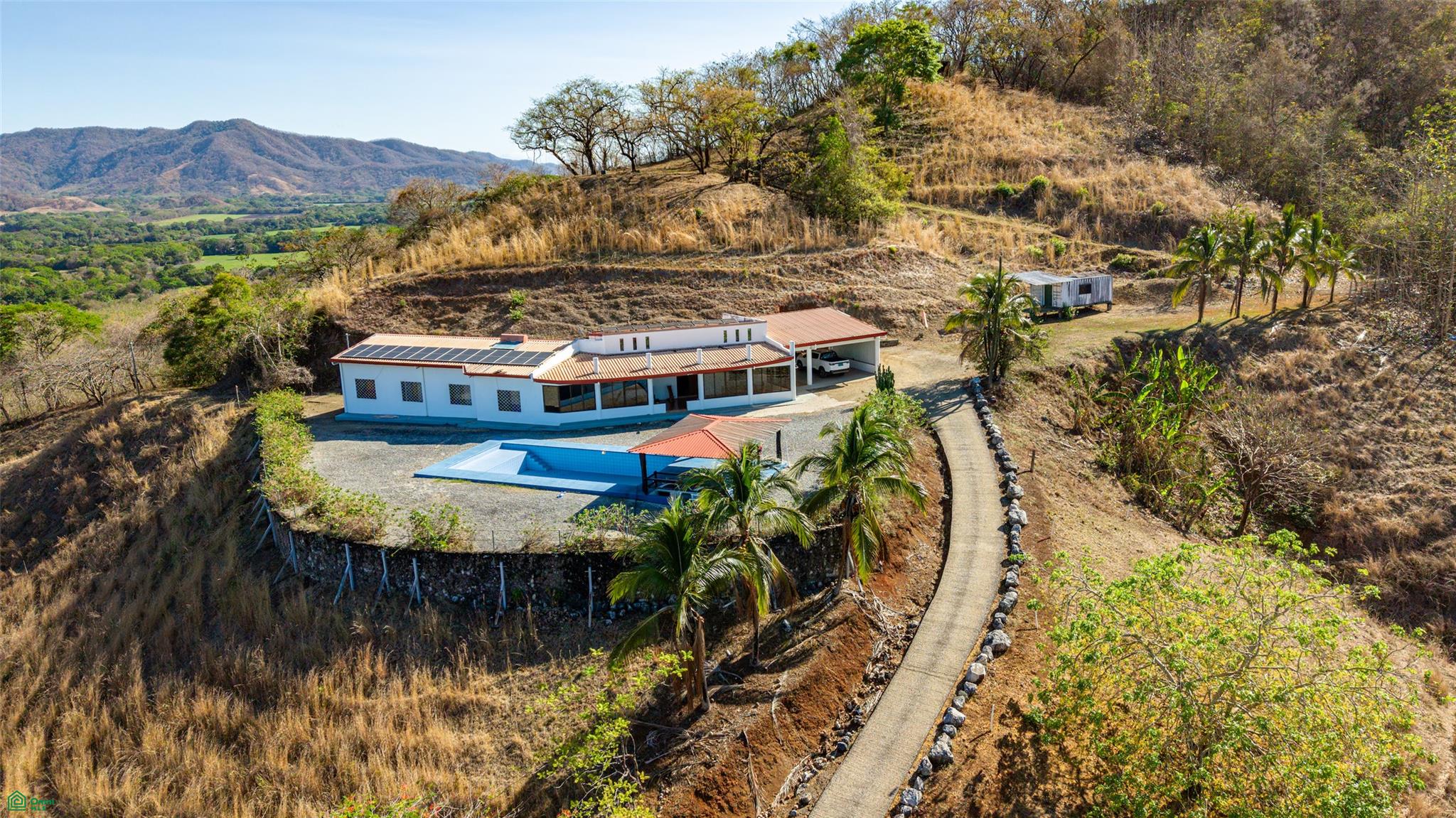 Finca Luna y Sol | Home with 185 Acres