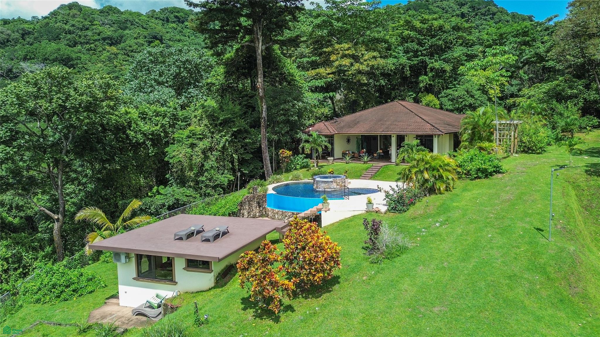 Casa Jardín