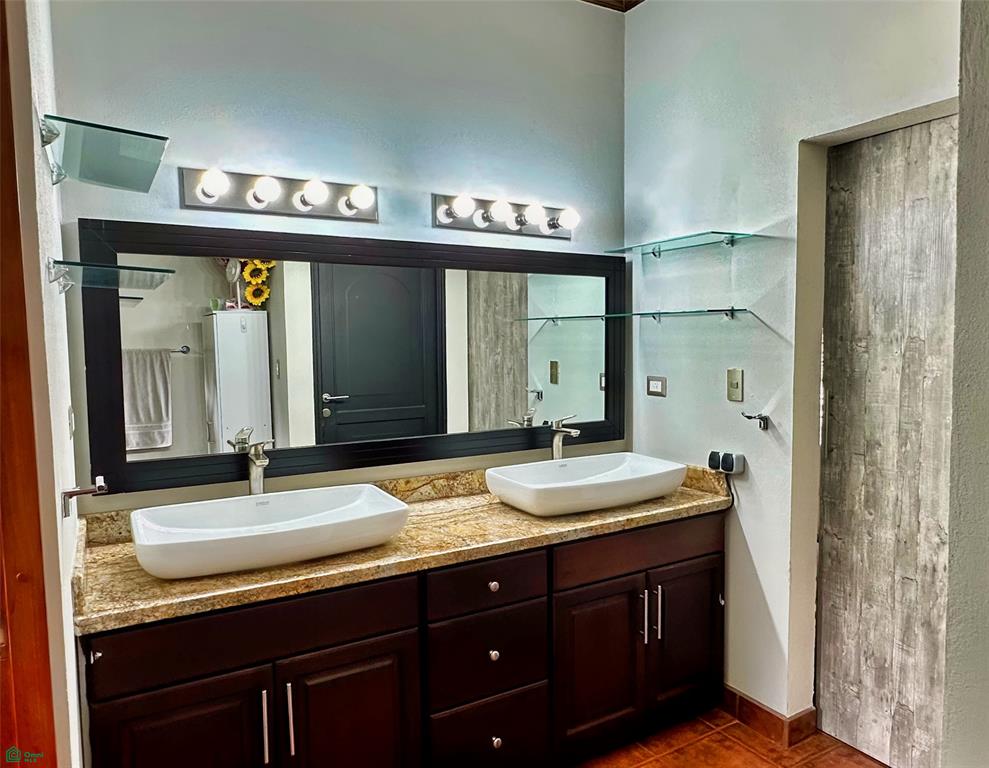 Central Valley View Estate