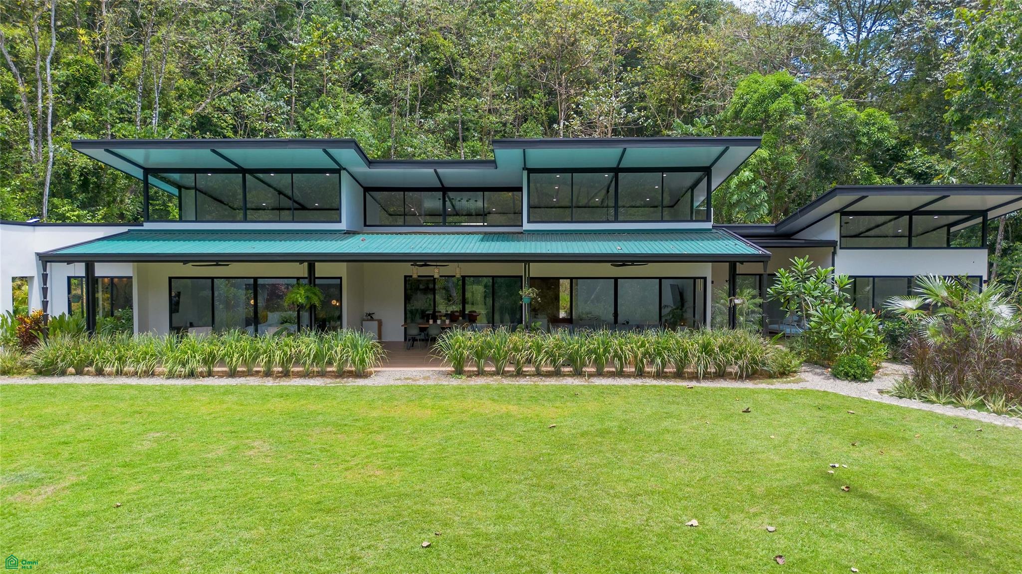The Hidden Jungle Residence