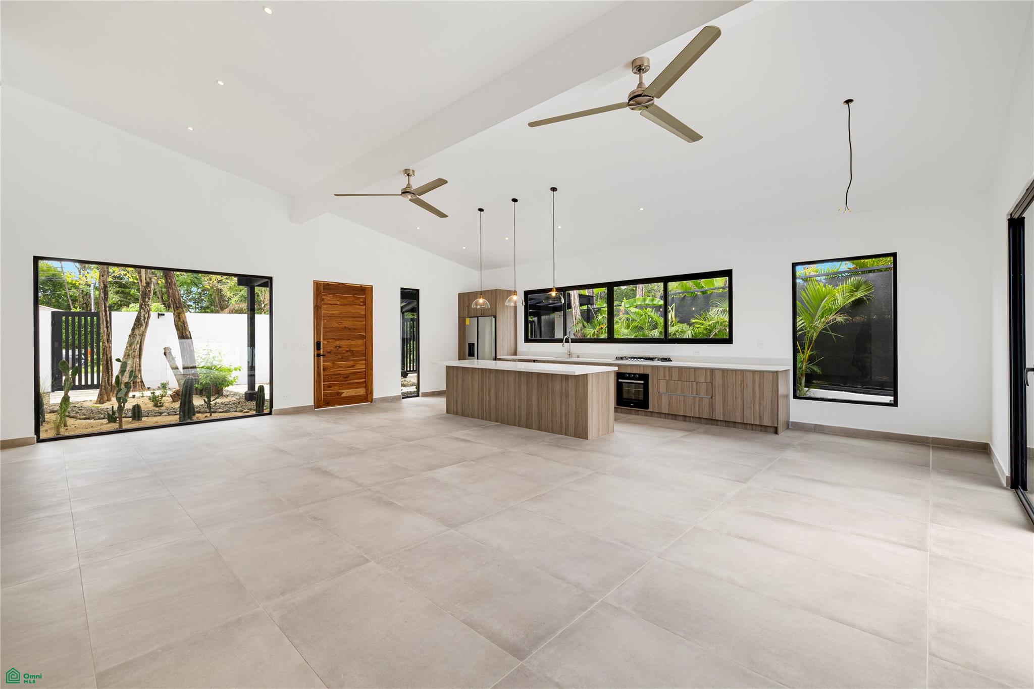 Beach-Walk 4BD Villa in Playa Grande