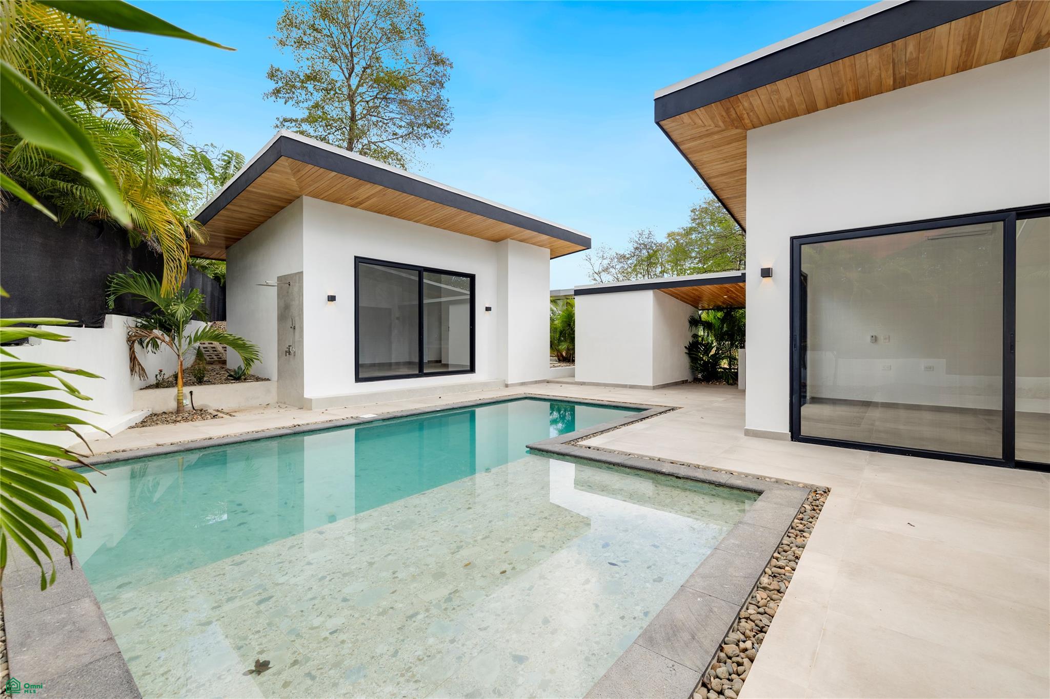 Beach-Walk 4BD Villa in Playa Grande