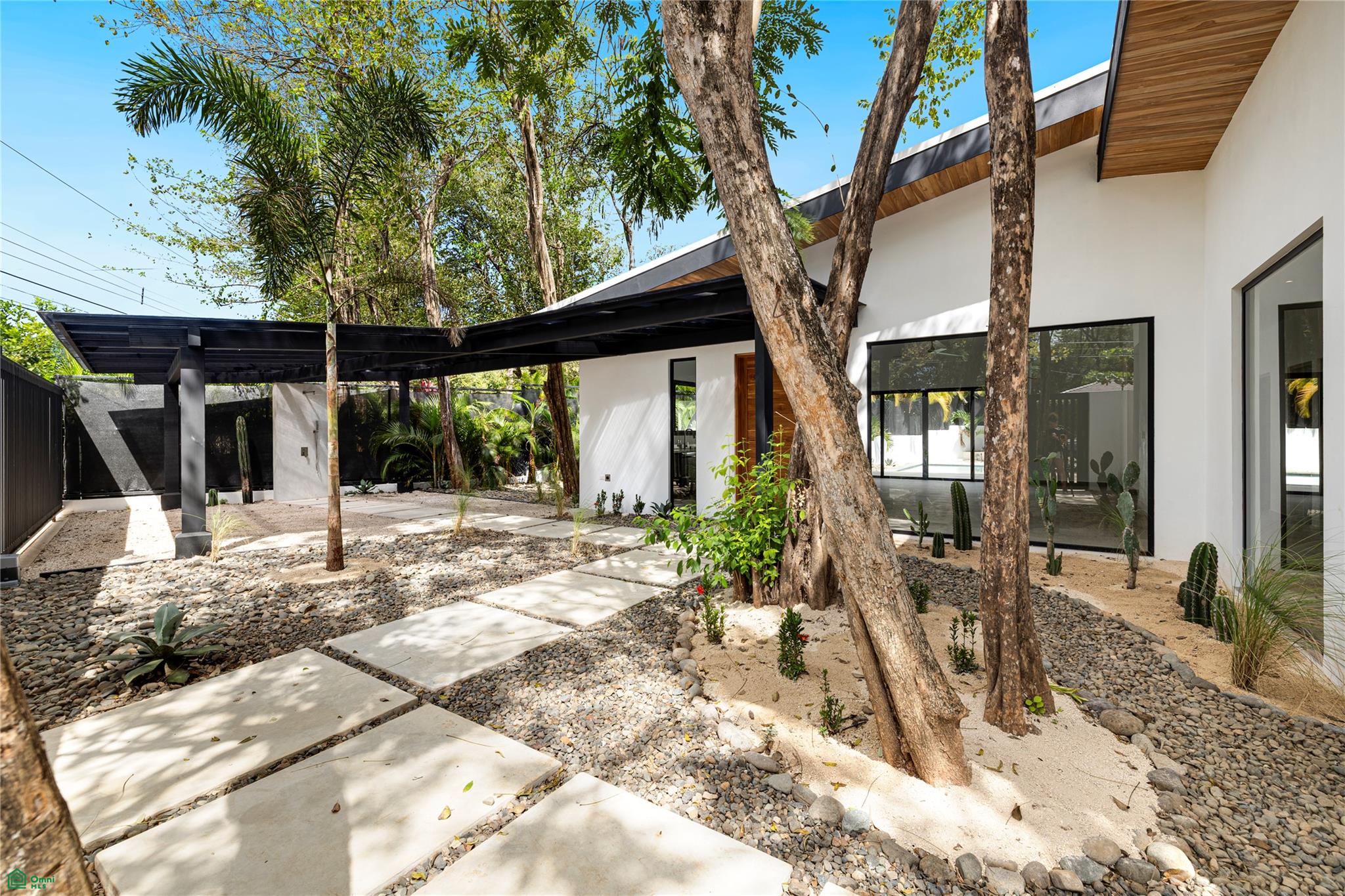 Beach-Walk 4BD Villa in Playa Grande