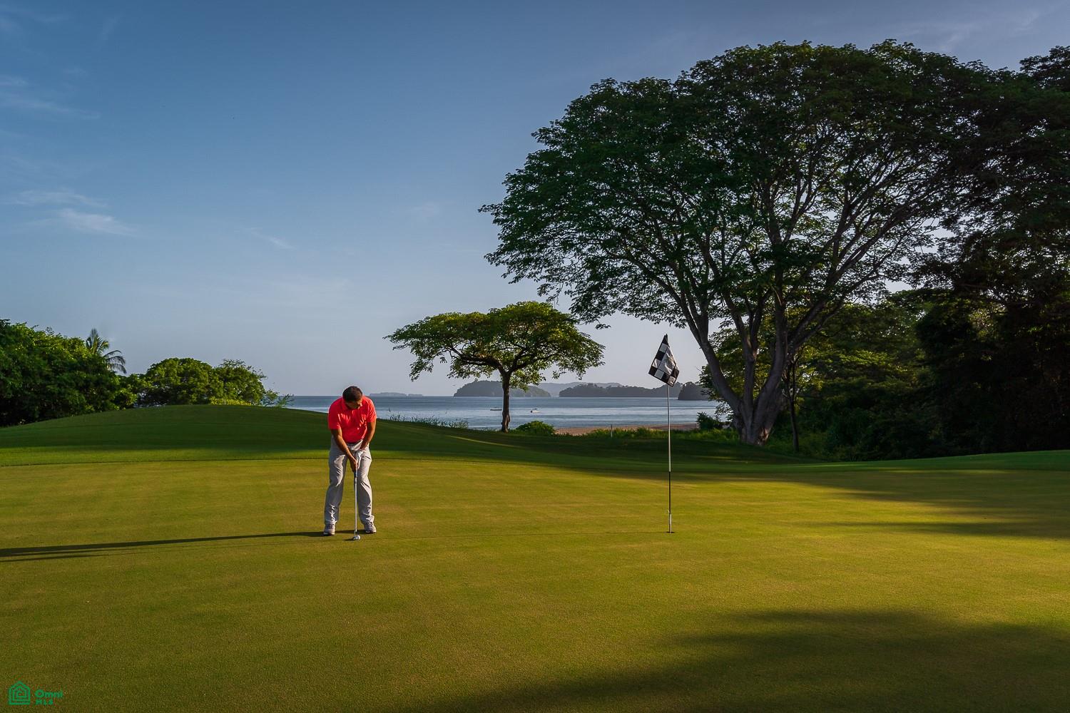 Villa Akari — A Sanctuary of Light on the Greens