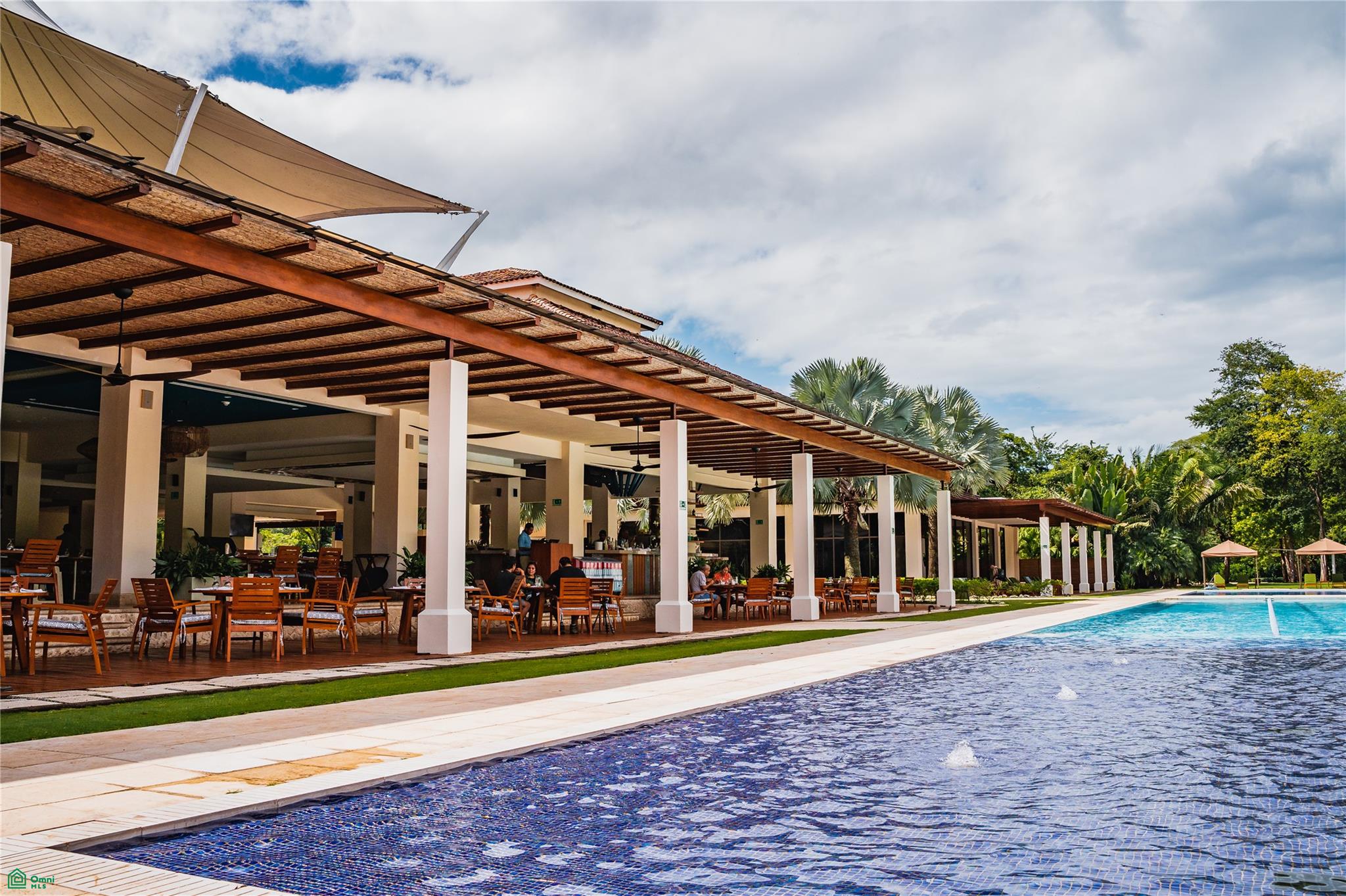 Villa Akari — A Sanctuary of Light on the Greens